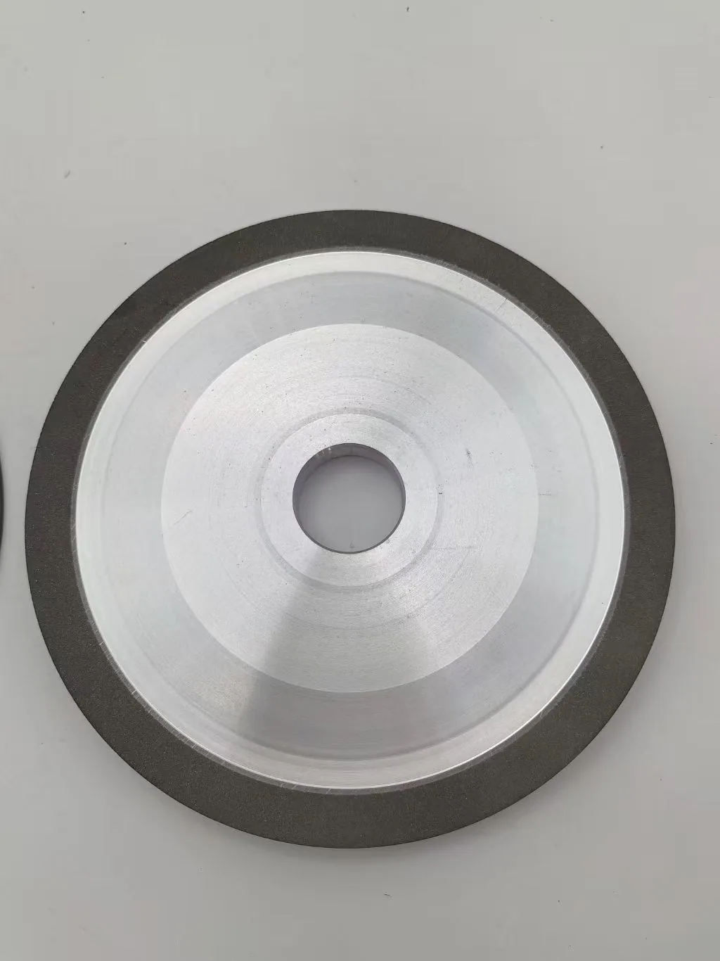 Knife & Blade Sharpening grinding wheel application image